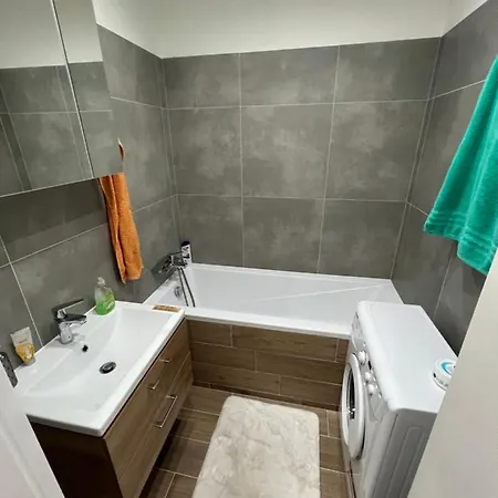 -self-check- White One Appartement *