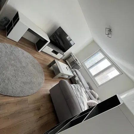 -self-check- White One Appartement